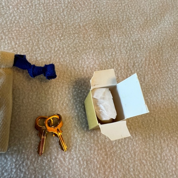 **New** Louis Vuitton Lockset #311 with 2 keys and Dustbag - Picture 7 of 12